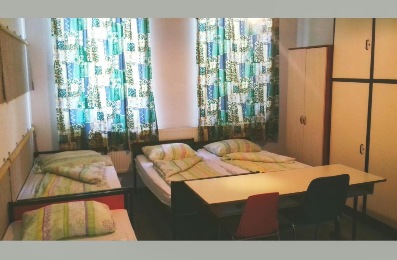 Romzsa Todor Kollegium Hostel Сегед Екстериор снимка