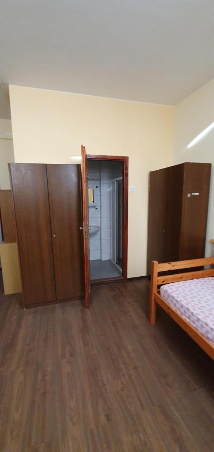 Romzsa Todor Kollegium Hostel Сегед Екстериор снимка