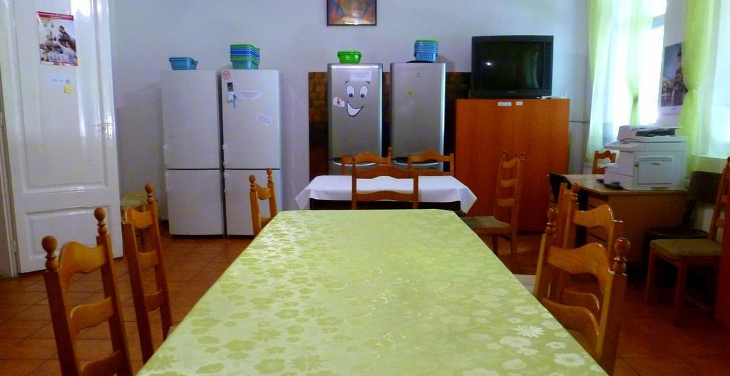 Romzsa Todor Kollegium Hostel Сегед Екстериор снимка