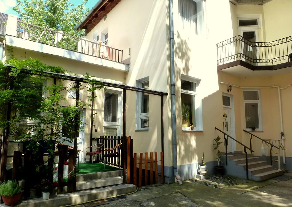 Romzsa Todor Kollegium Hostel Сегед Екстериор снимка